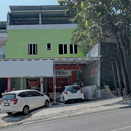 Oyo Life 92877 Hotel Rainbow 7296 Semarang Exterior photo