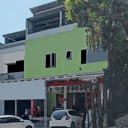 Oyo Life 92877 Hotel Rainbow 7296 Semarang Exterior photo