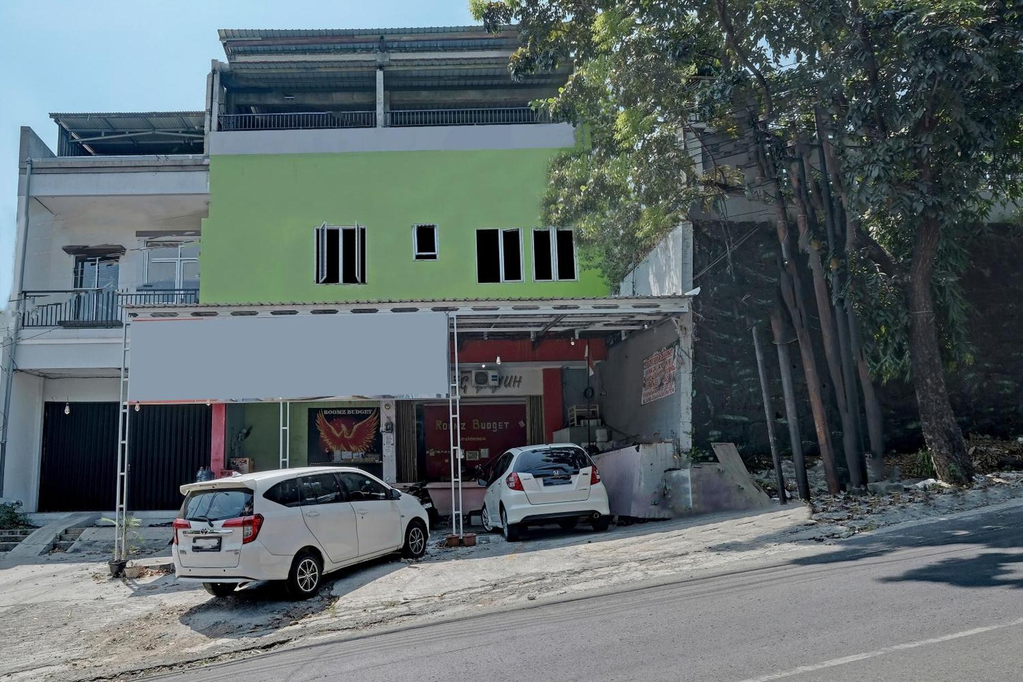 Oyo Life 92877 Hotel Rainbow 7296 Semarang Exterior photo