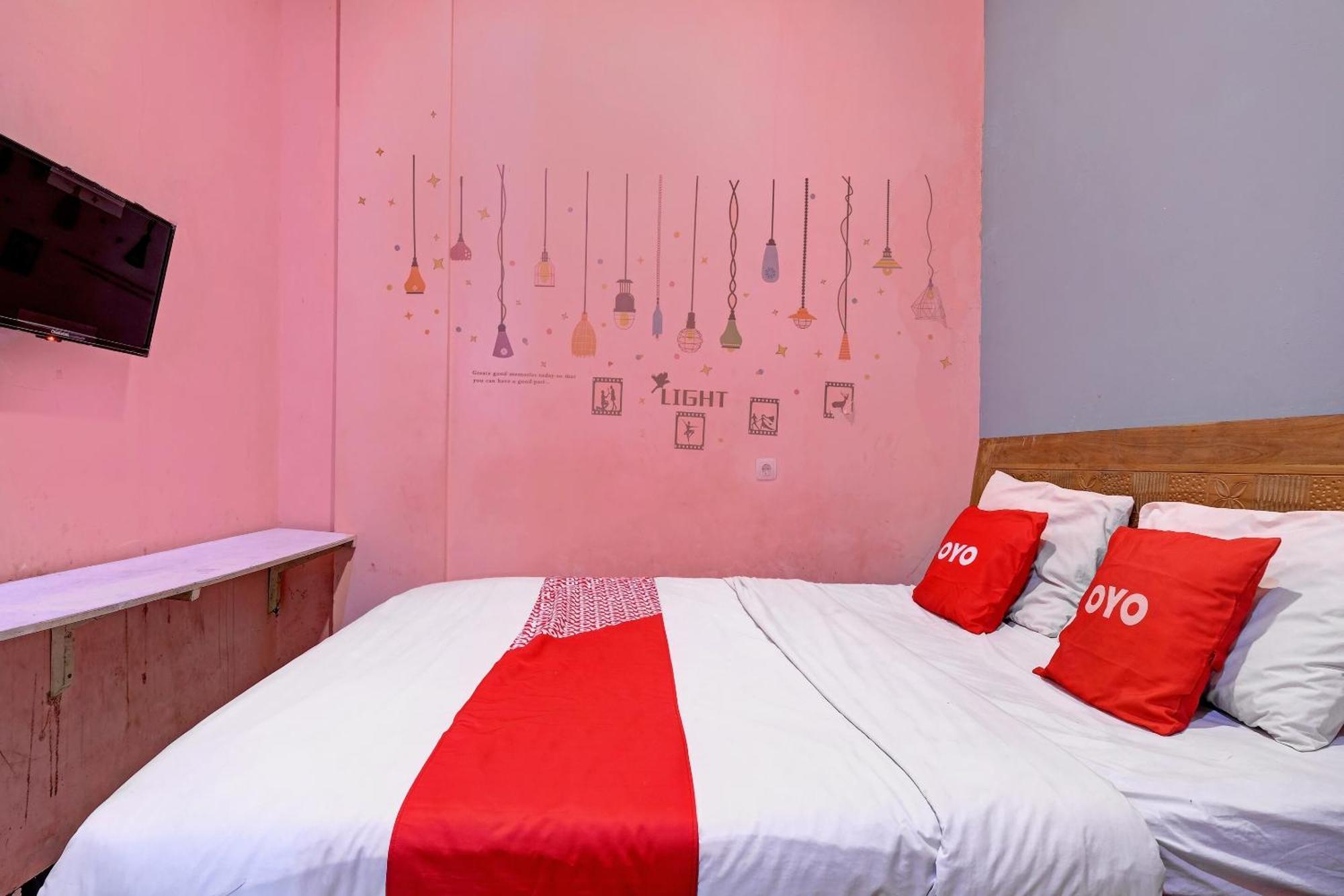 Oyo Life 92877 Hotel Rainbow 7296 Semarang Exterior photo