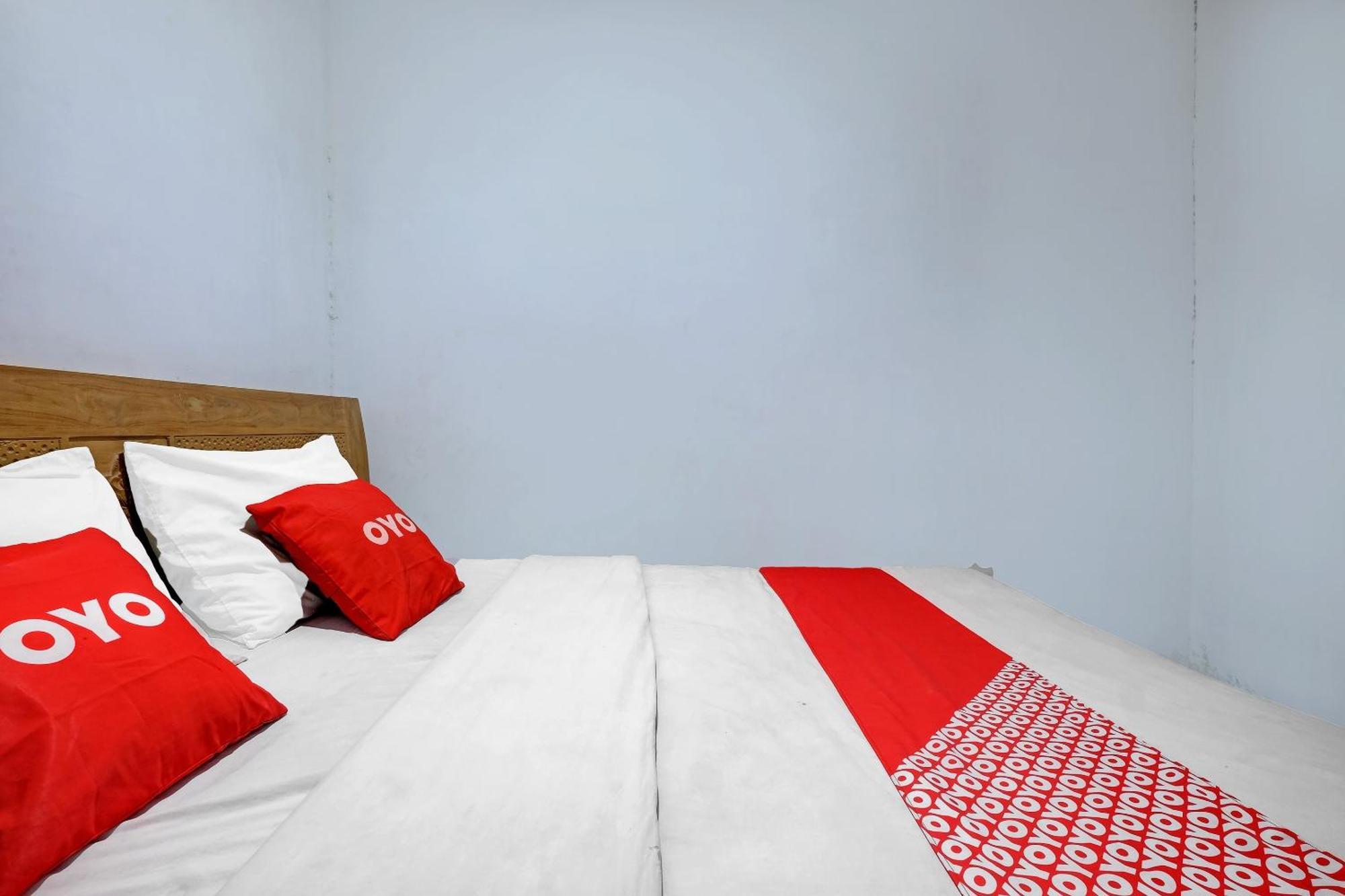 Oyo Life 92877 Hotel Rainbow 7296 Semarang Exterior photo
