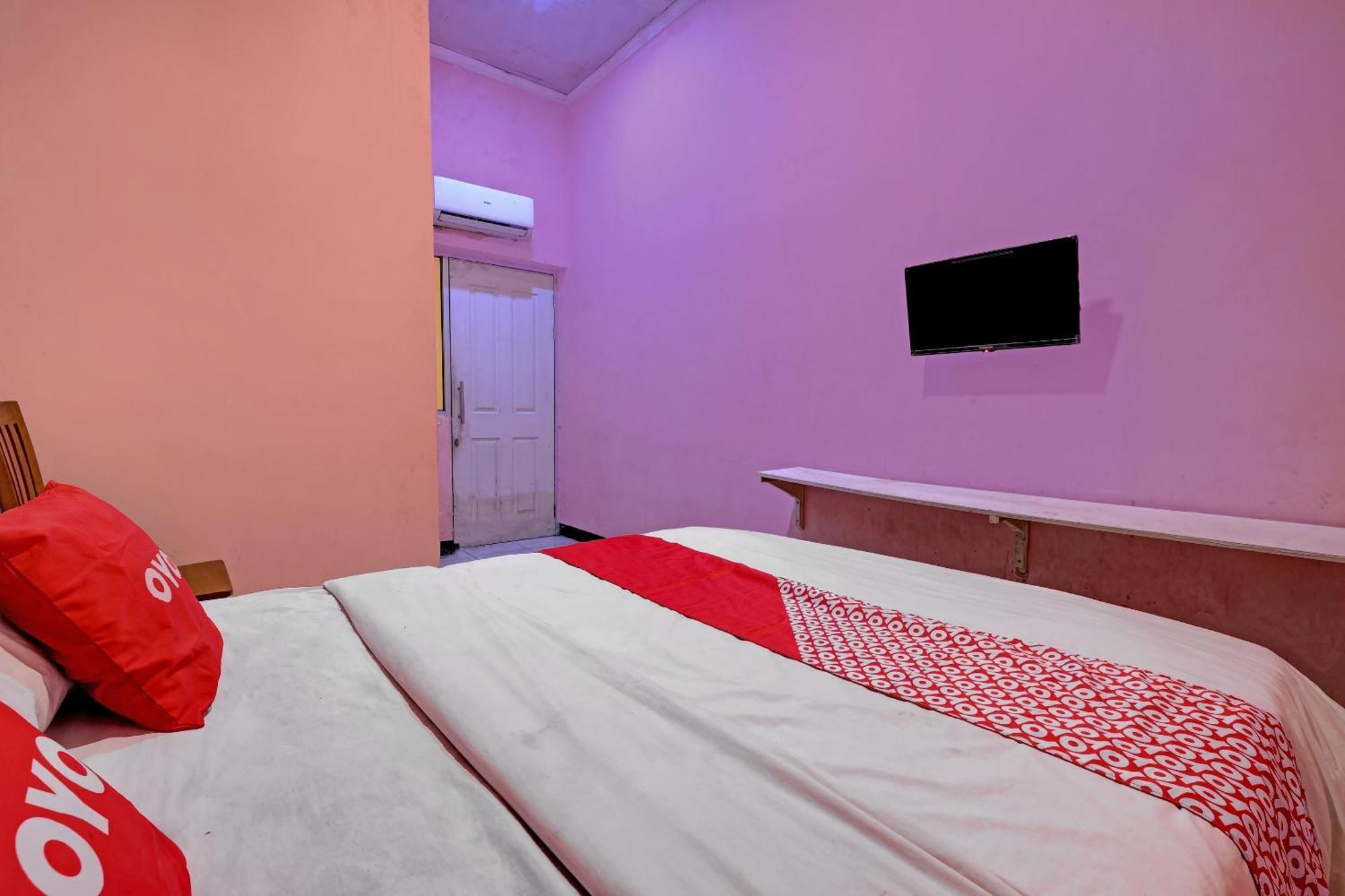 Oyo Life 92877 Hotel Rainbow 7296 Semarang Exterior photo