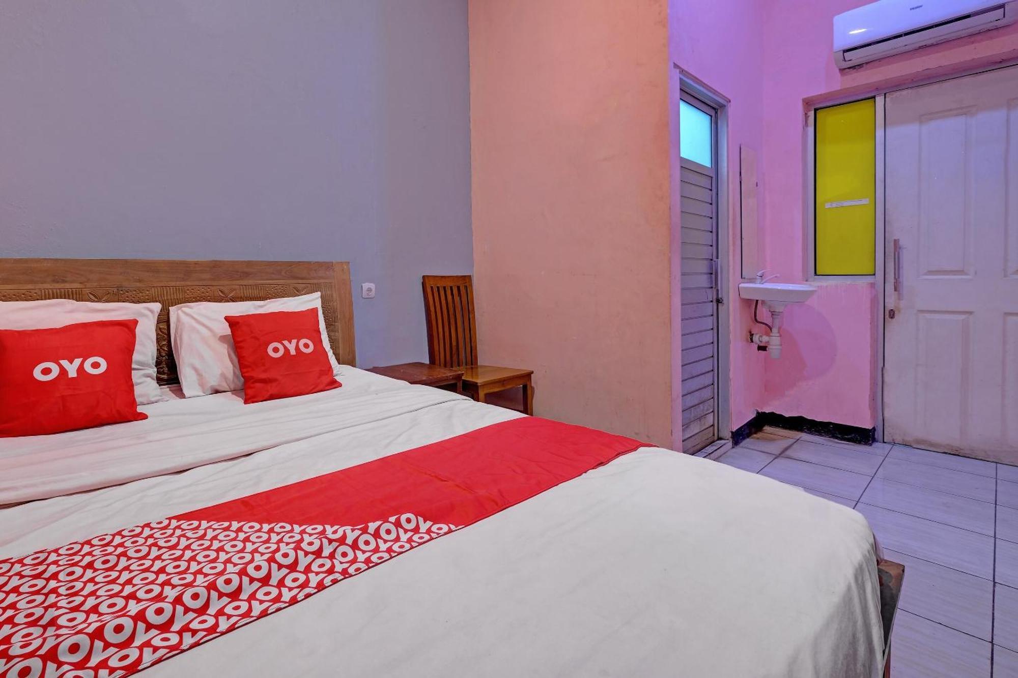 Oyo Life 92877 Hotel Rainbow 7296 Semarang Exterior photo
