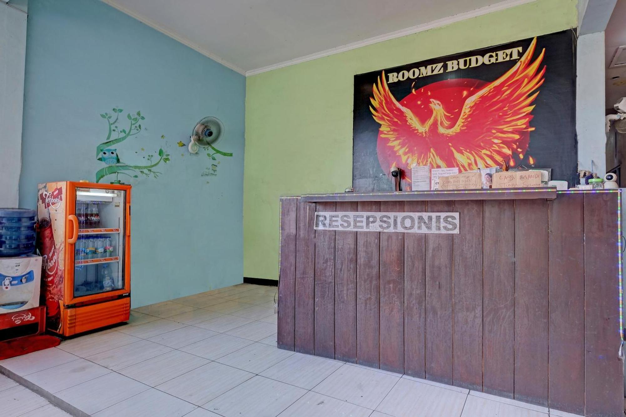 Oyo Life 92877 Hotel Rainbow 7296 Semarang Exterior photo