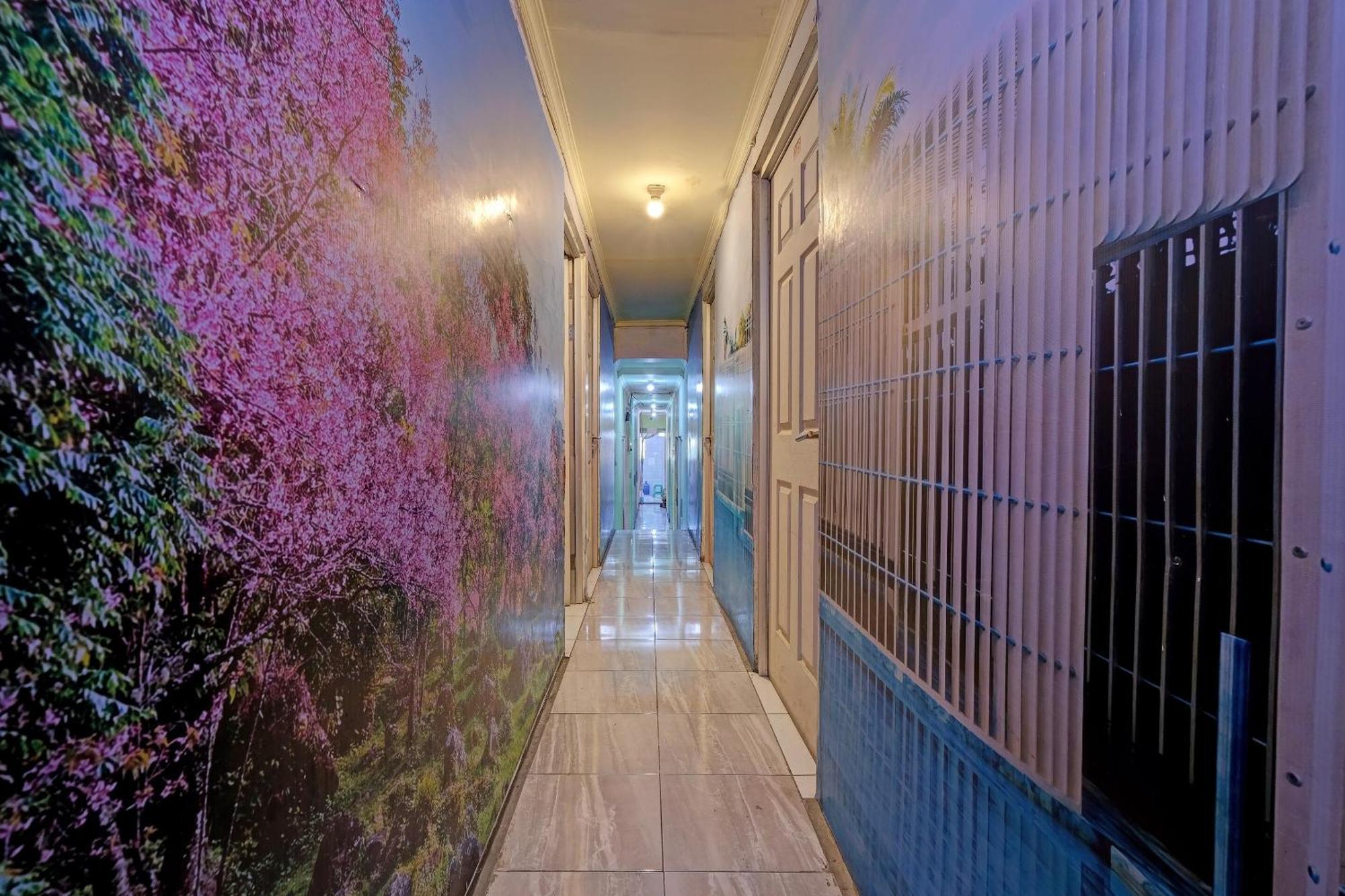 Oyo Life 92877 Hotel Rainbow 7296 Semarang Exterior photo