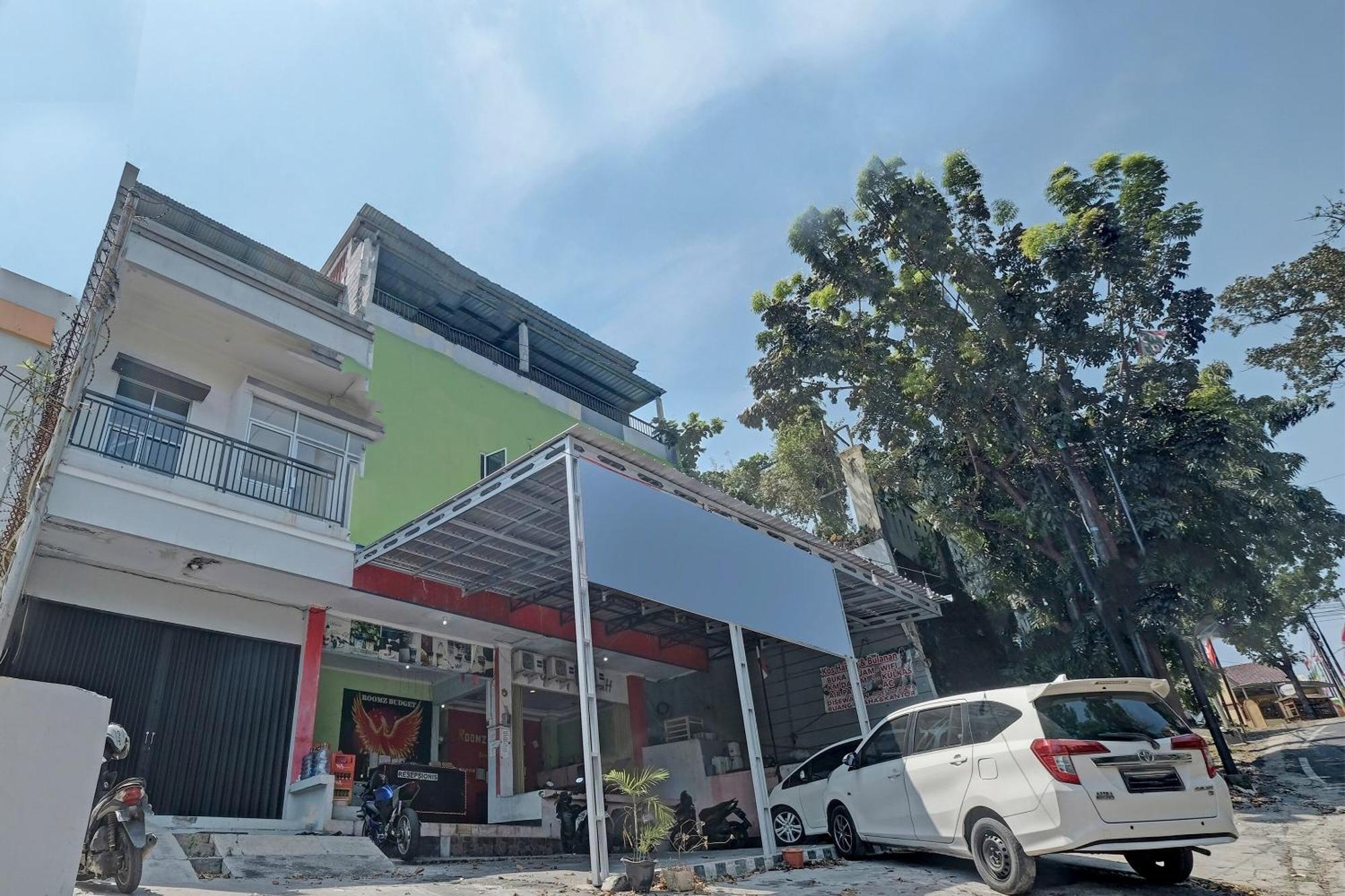 Oyo Life 92877 Hotel Rainbow 7296 Semarang Exterior photo
